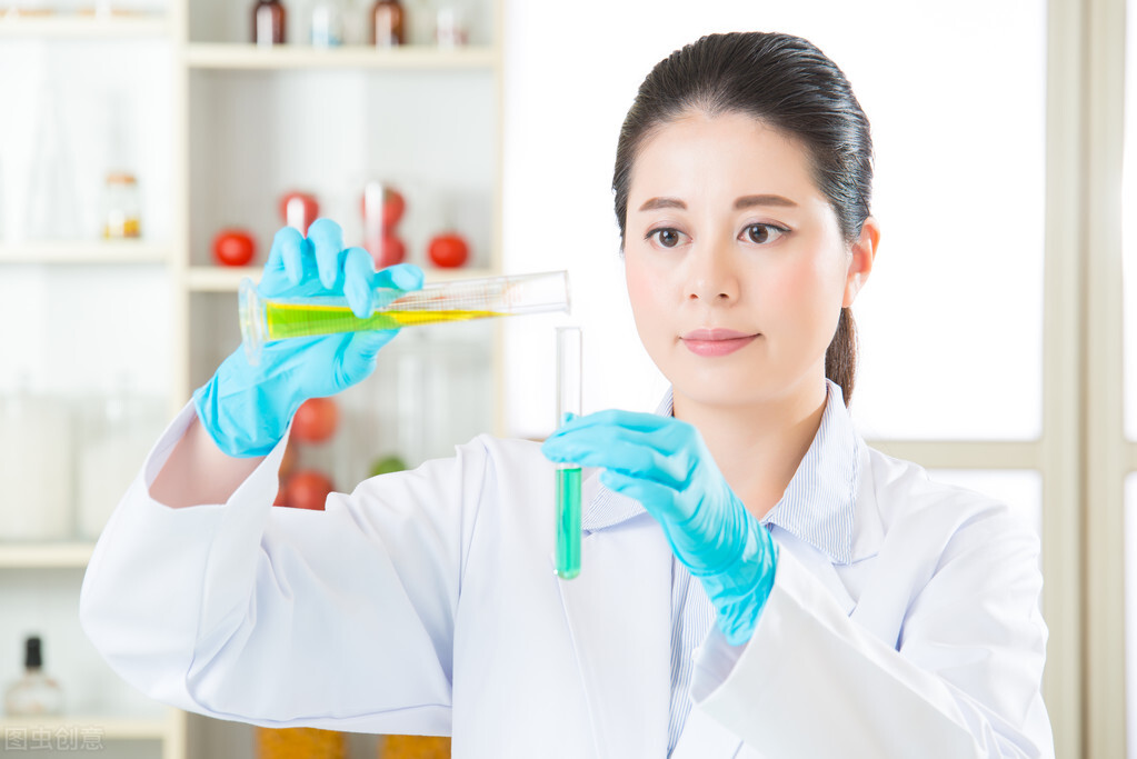 小苏打和食用碱有什么区别呢,小苏打和食用碱看上去的区别