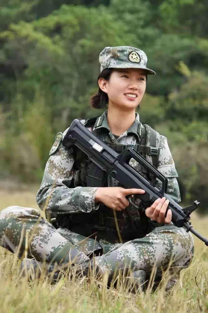 从仪仗女兵到特战尖兵，“一道杠”仲雪盈太牛了！
