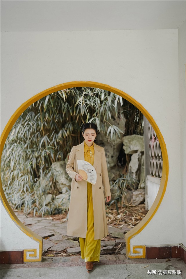 秋冬叠穿白衬衫怎么搭裤子,衬衫怎么穿两件