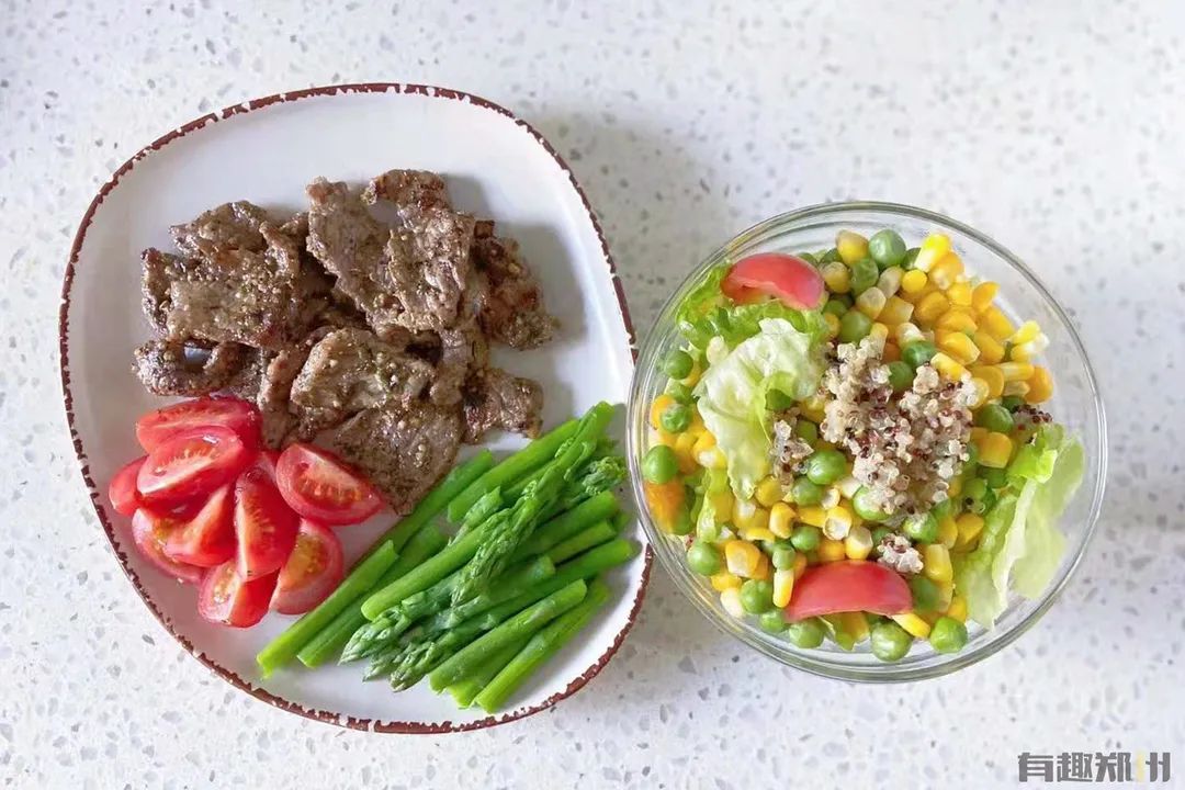 上班族中午在公园吃什么,上班族周末休息在家怎么吃