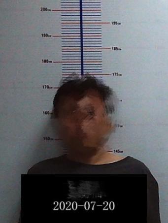 路怒症男子拦停对方就打,路怒症男子拦车骂人事件