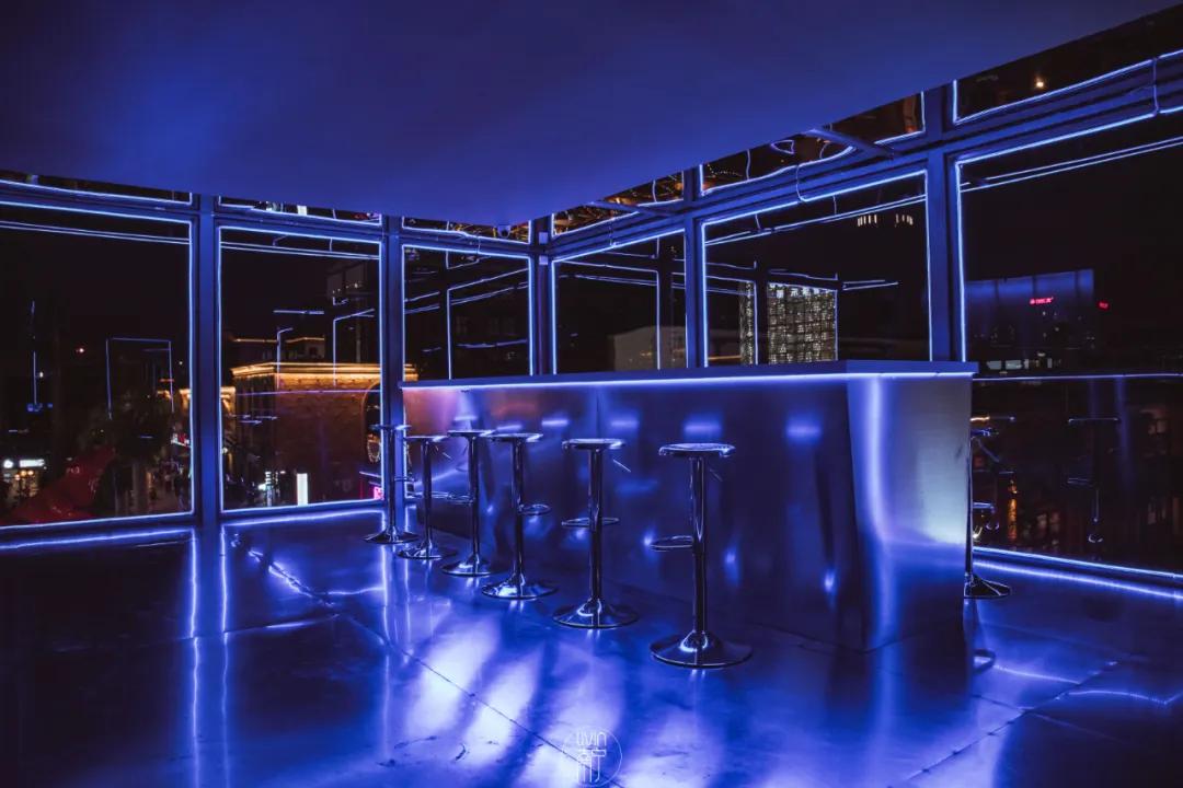 24小时无人自助酒吧投入多少,24小时的无人酒吧