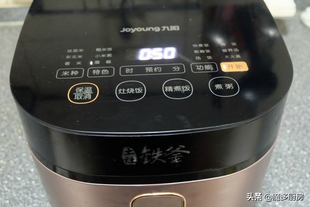 这才是电饭锅蛋糕正确的做法,用300g蛋糕预拌粉做电饭锅蛋糕