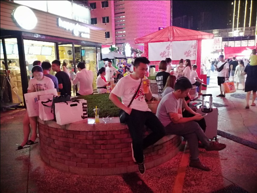 重庆奥特莱斯通宵营业,奥特莱斯重庆周年庆