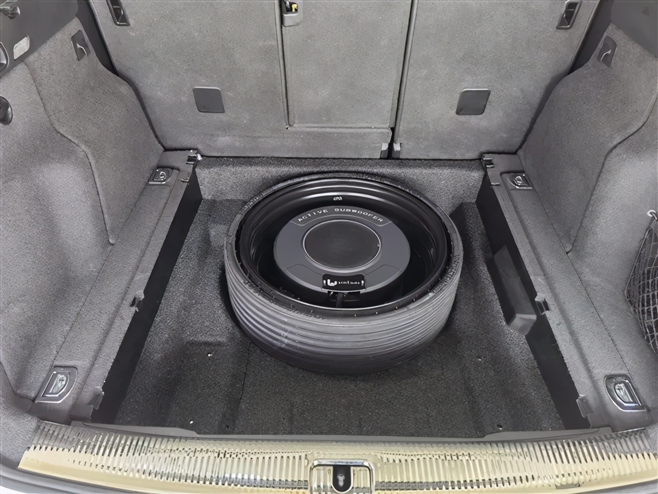 奥迪q5音响改装三分频,奥迪q5改装顶级音响案例视频