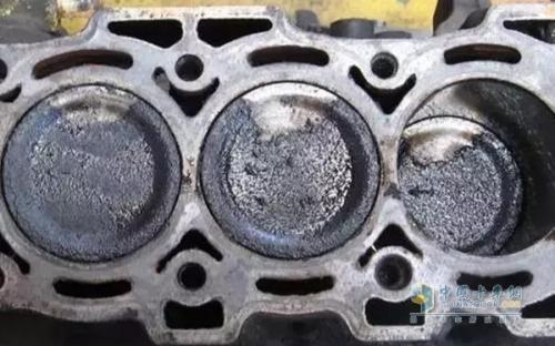 汽车尾气异常怎么回事,尾气排放故障灯亮需要停车检查吗