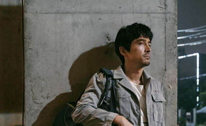 鑳℃瓕绌挎垚鐜崼宸ヤ汉涓婅,鑳℃瓕涓轰粈涔堢┛鐜崼宸ヤ汉琛ｆ湇涓婅