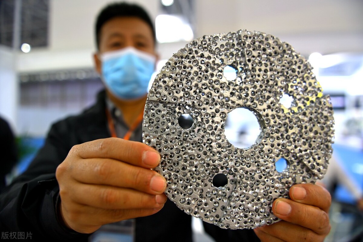 河北泡沫铝声屏障厂家,隔音泡沫彩钢板声屏障生产厂家