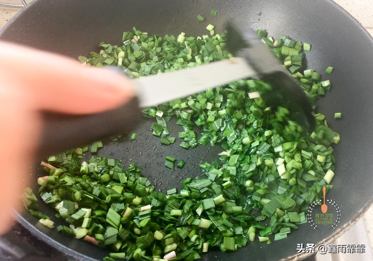 正宗凉皮做法最关键的是一学就会,如何做陕西正宗凉皮全过程