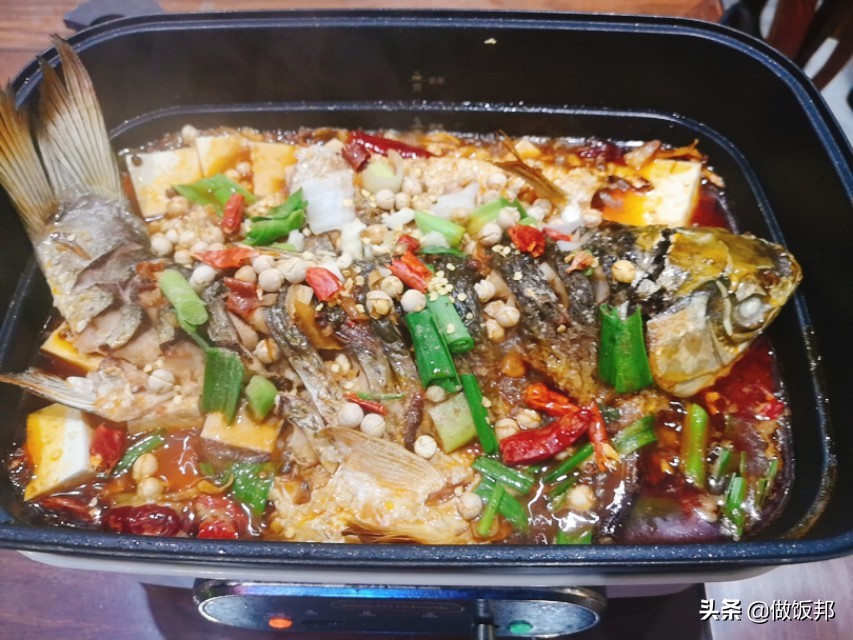 江边蒜香麻辣烤鱼做法教程家庭版,怎么烤鱼简单又美味在家就能做