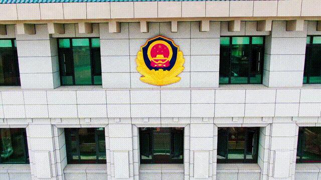 男子强行冲卡被逮捕,男子银行解卡被抓