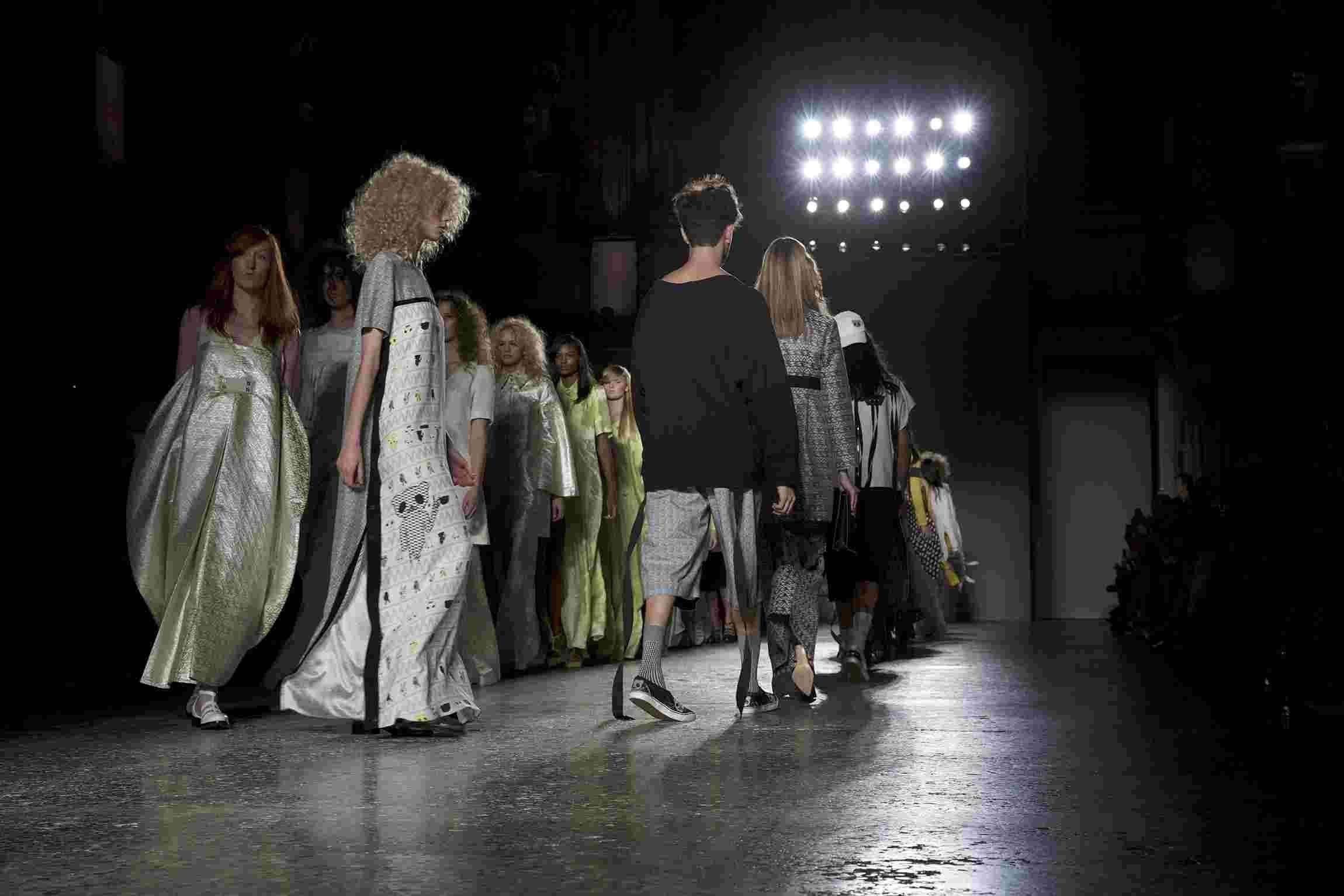 明星参加时装周的着装图片,明星时装周出席