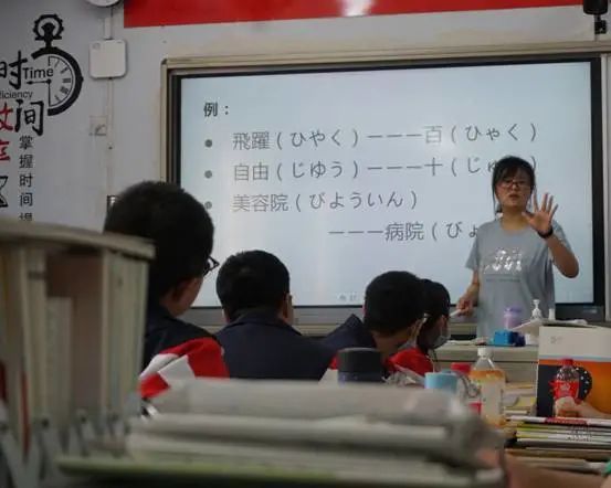 用真诚打动学生心灵，用热情点燃学生激情——记日语教师李皙