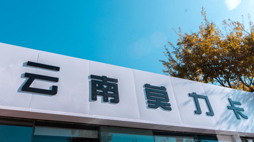 汽车隐形车衣发黄怎么处理,贴了隐形车衣车漆面发黄