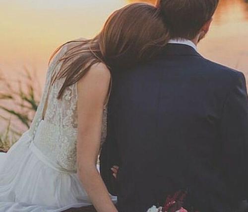 一人网上嗨聊，一人独自抓狂，他终于忍不住了，咋办？