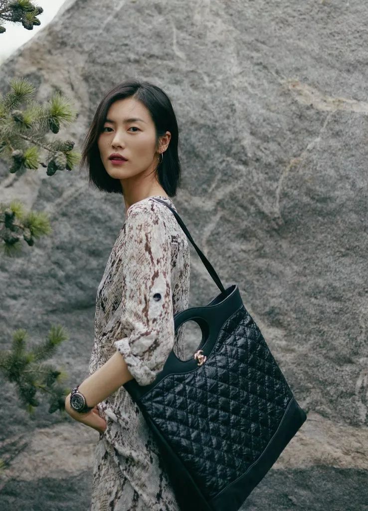 当代女生消费观名牌包,现代女士包