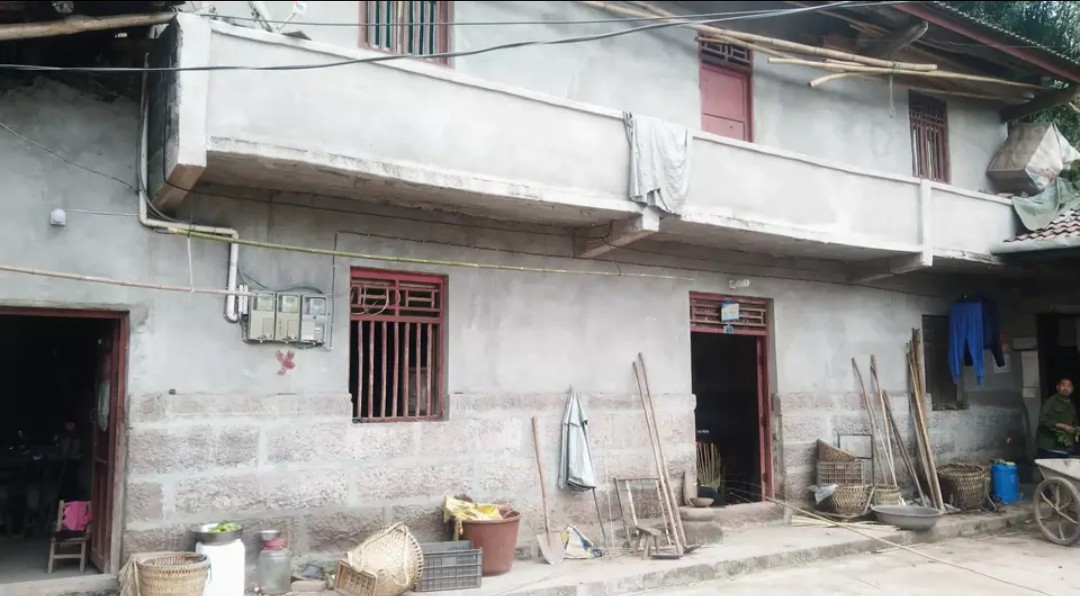 八九十年代的老瓦房,长年无人居住,确权登记时户主该写谁的名字