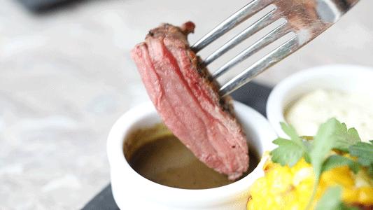 一挤就爆奶的超薄0.1pizza，被外国朋友吹上天