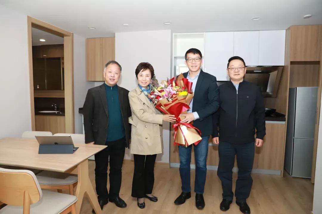 漆远离职阿里加盟复旦！大牛纷纷回归学界，大厂AI名存实亡？