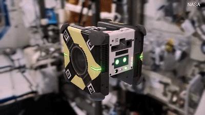 帮助宇航员回到宇宙飞船,帮助宇航员登上月球