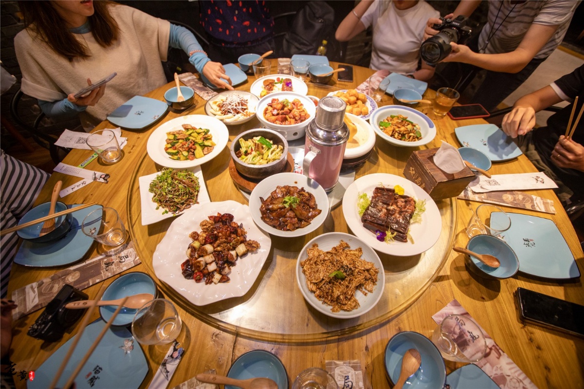 在北京吃烤鸭学知识，为什么总感觉面皮不够，郭德纲早已告知答案