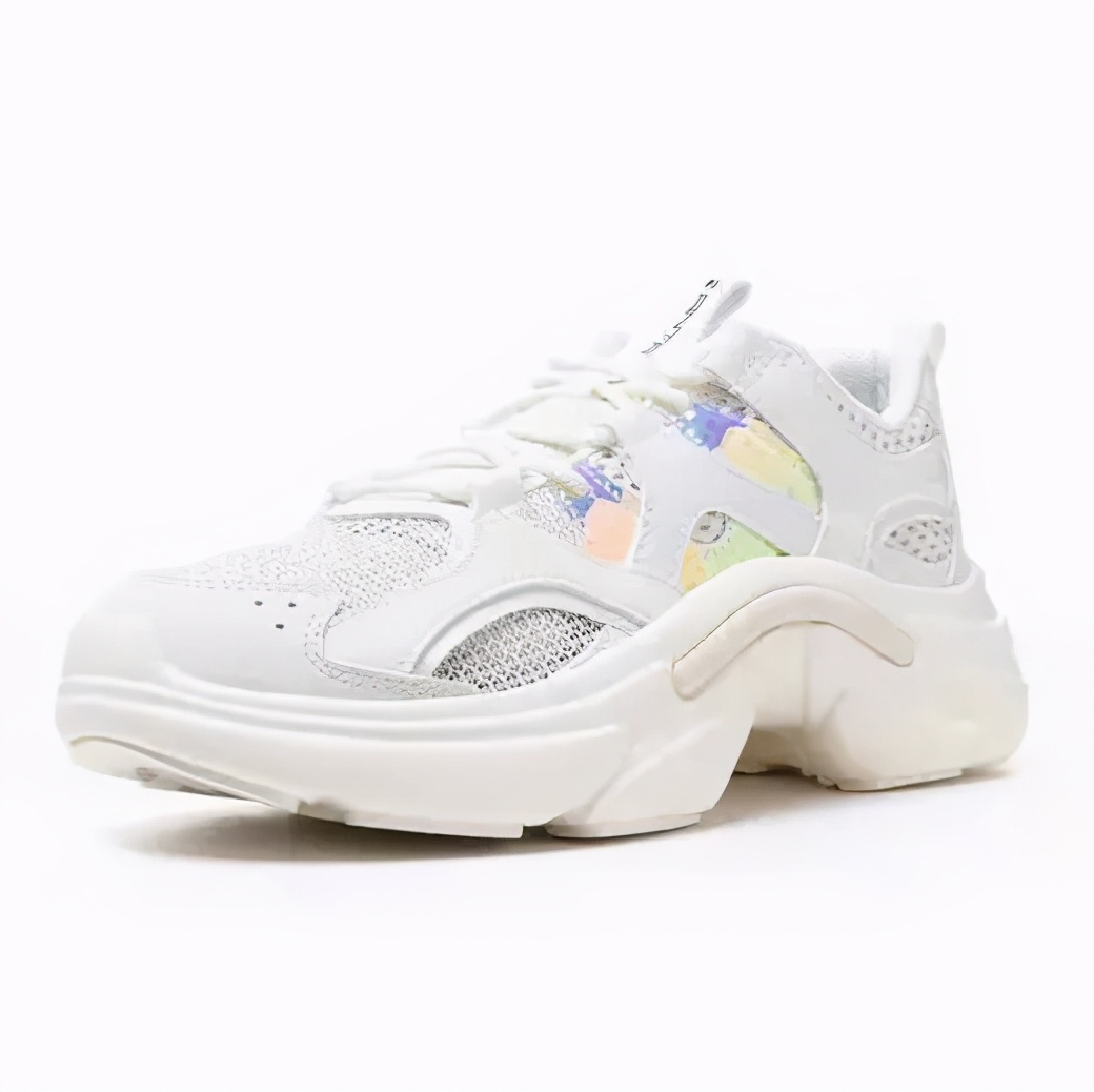 运动休闲3折起！VIP感恩季~专属福利尽在王府井奥莱机场店