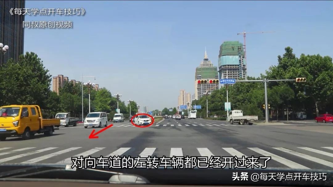 什么样右转路口容易闯红灯,交通标志在路口上怎么避免闯红灯