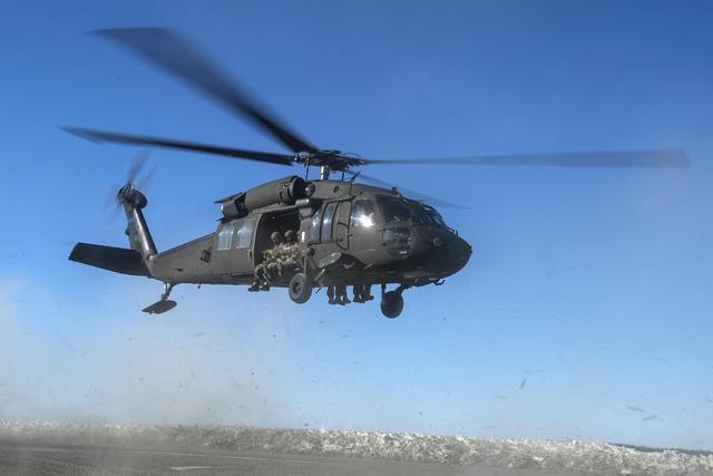 美国*火军**商躺着挣钱：仅仅一天之内，五国送来75亿美元大单