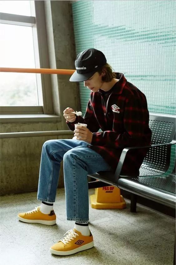 牛仔裤搭什么鞋子最好看,宽阔腿牛仔裤配什么鞋子合适