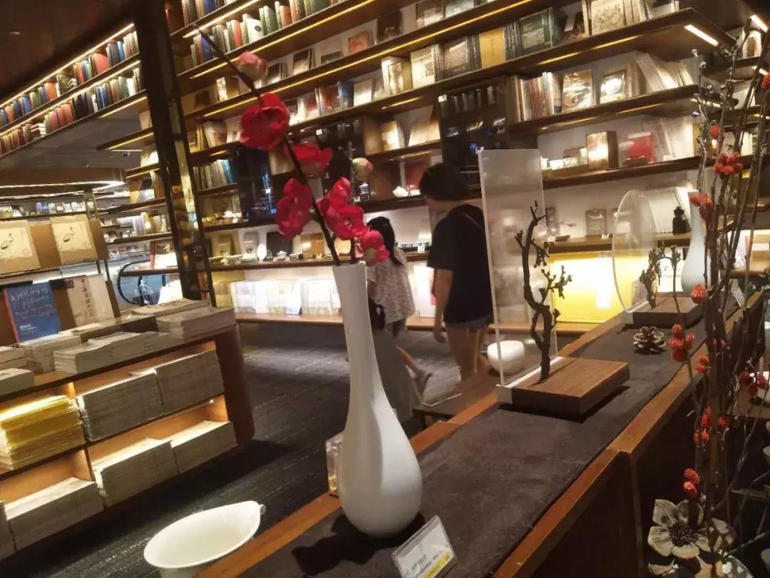 言几又书店西安迈科店,言几又迈科中心旗舰店