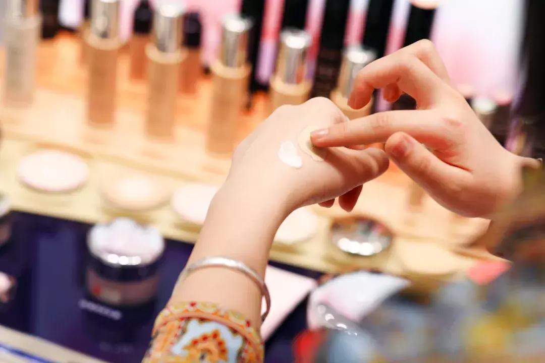 提升妆容精致度的化妆品,可以提升妆容质感的化妆品