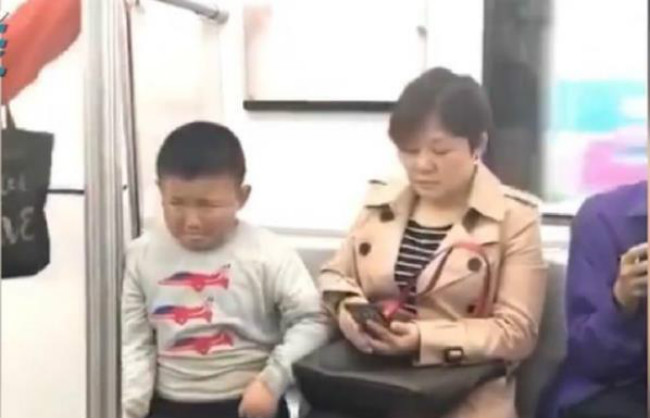 孩子老是在家跟父母吵架怎么办,父母闹别扭如何调解