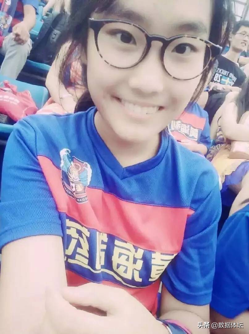 谁是那颗最亮的星——中超美女球迷盘点（上）