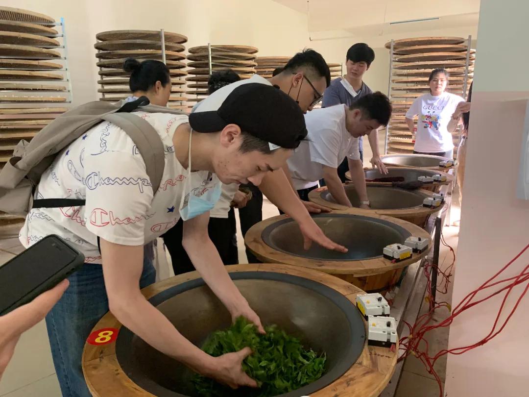 这帮人五一用爱心启航，一起为广西凌云大山的孩子点燃艺术之梦！