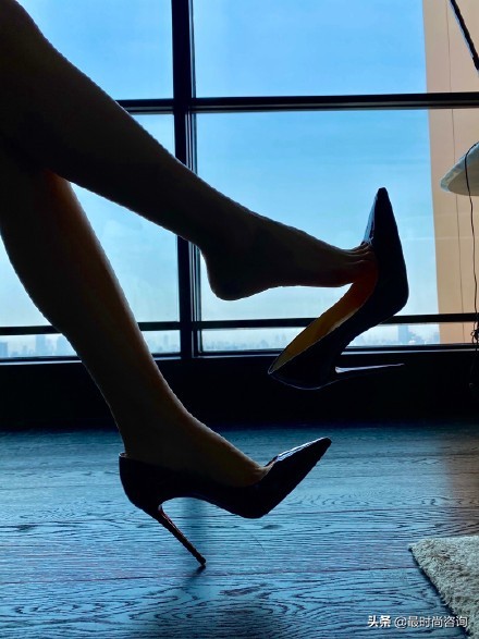 盘点5款超A高跟鞋，穿上它，腿不是腿，是塞纳河畔的春水