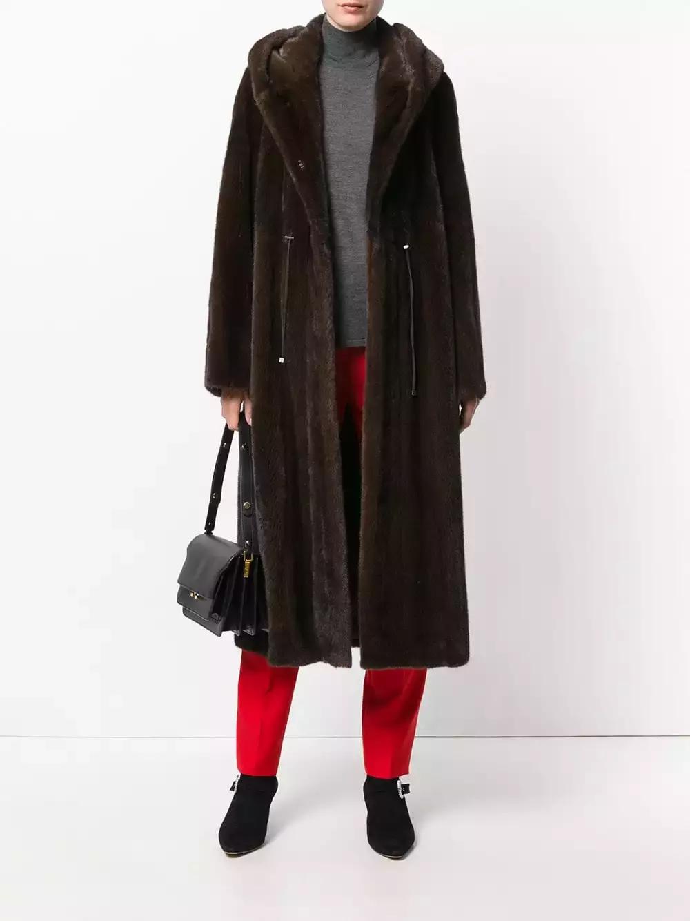 这个冬季时髦精都是这么穿大衣的,时髦的人喜欢这样穿