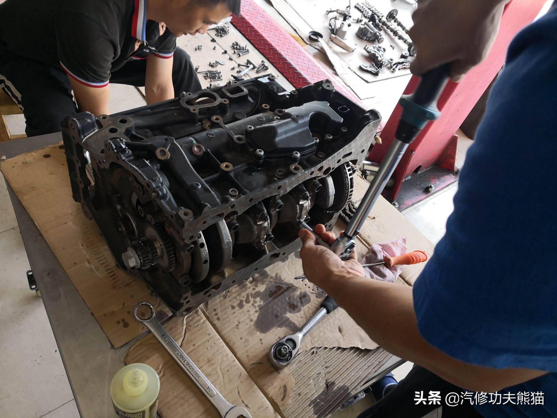 百年大众汽车品牌毁于烧机油?烧机油并非绝症,看看这台进口夏朗