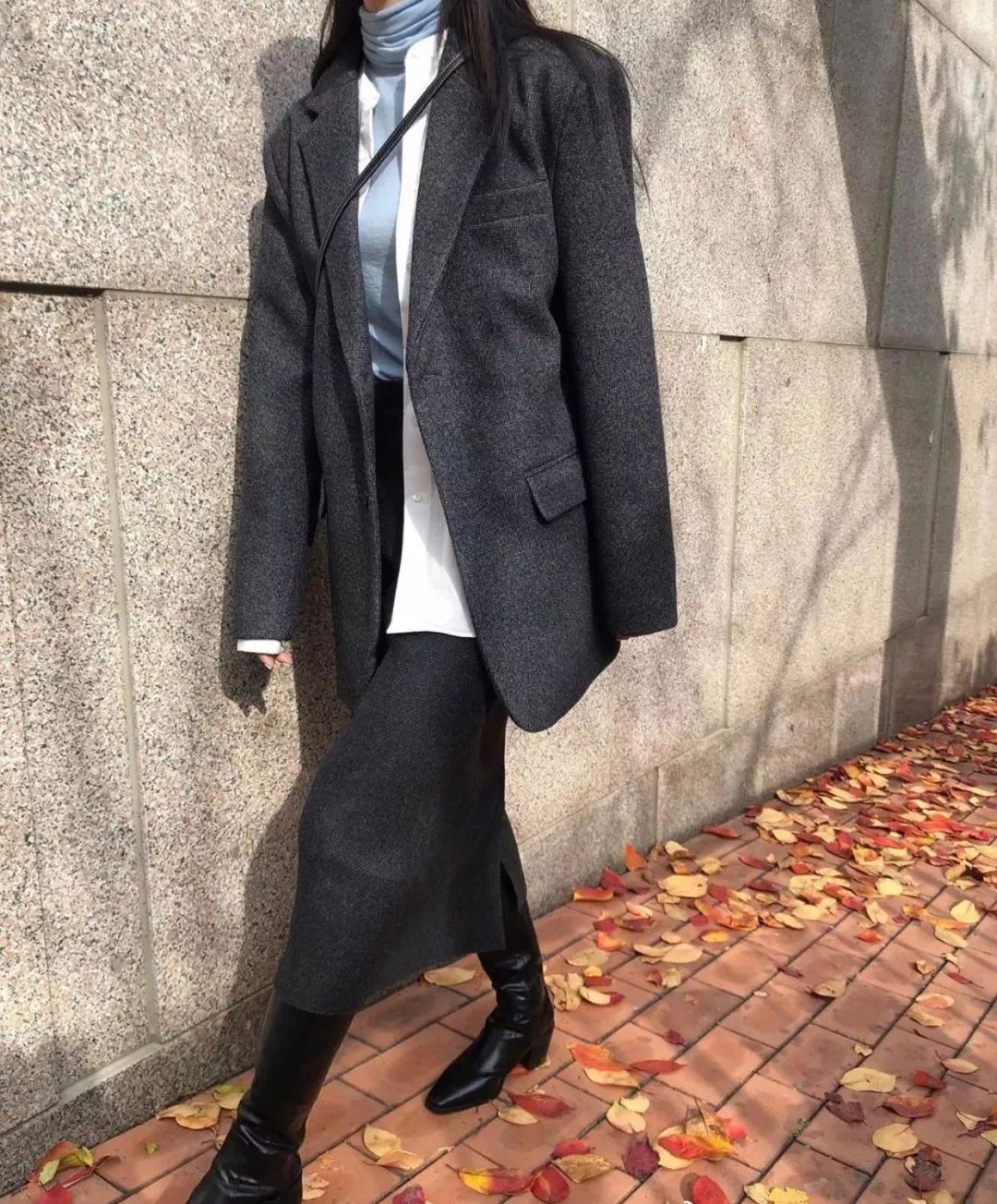 卫衣里的打底衫叠穿推荐,连帽卫衣与圆领毛衣的基础感穿搭