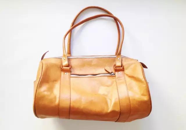 拿这个擦一擦包包，跟新买的一样