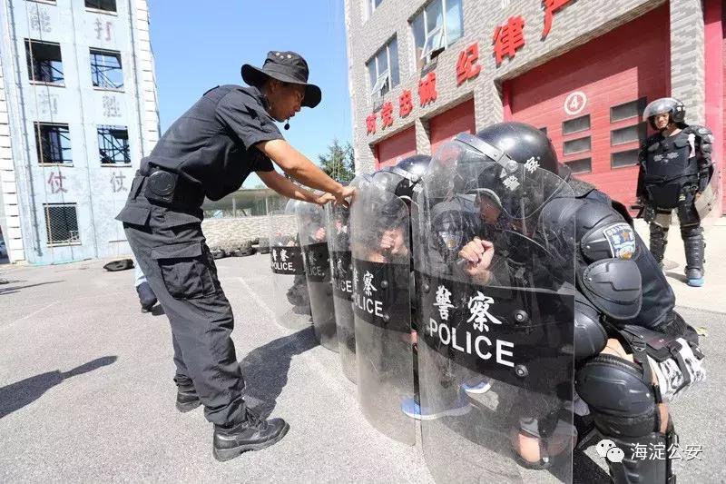 特警训练遭群众围观,特警魔鬼式训练