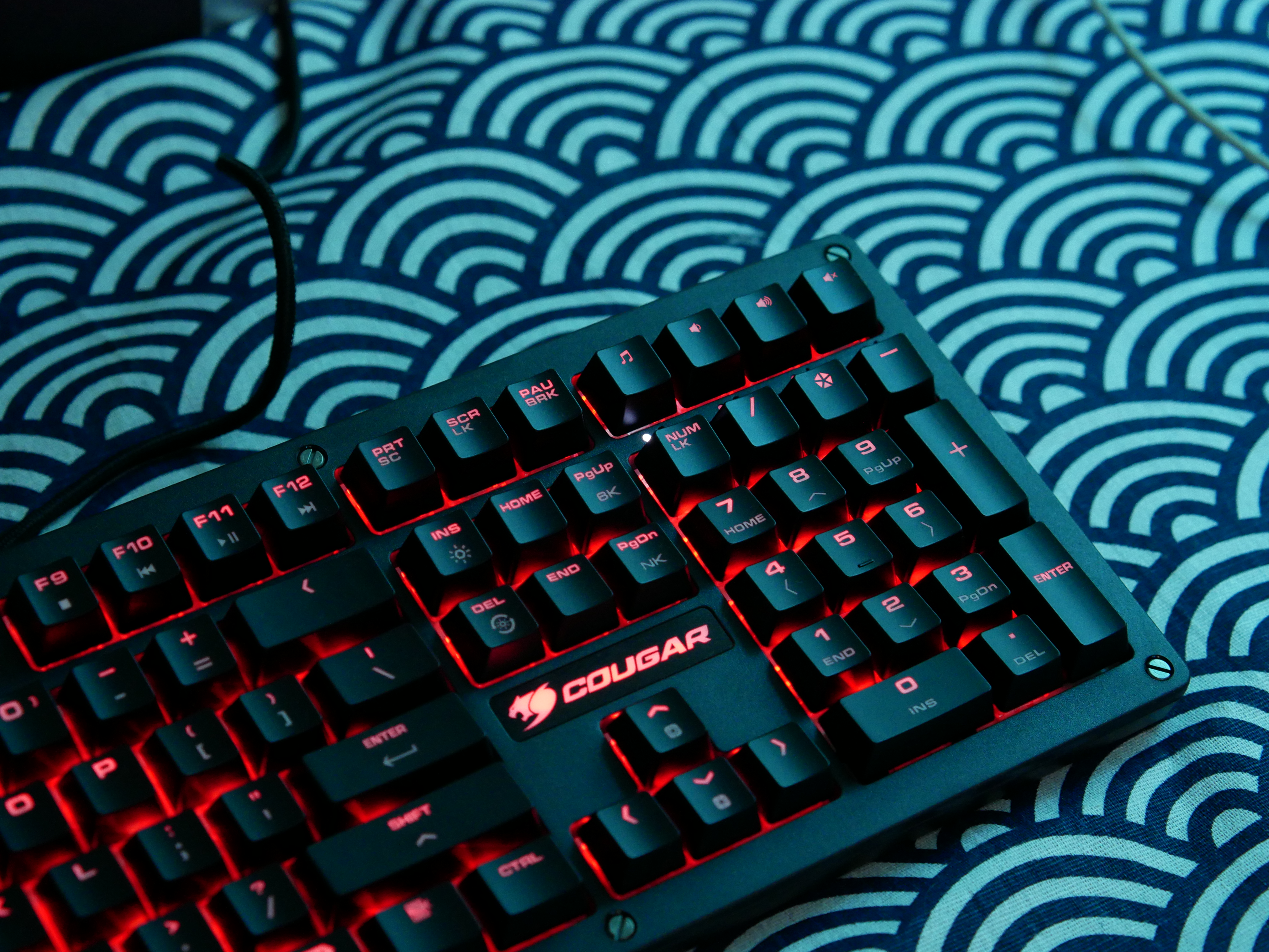 cherry红轴机械键盘测评,骨伽puri红轴测评