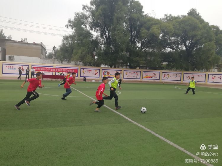 渑池县洪阳小将亮风彩，足球联赛展英姿