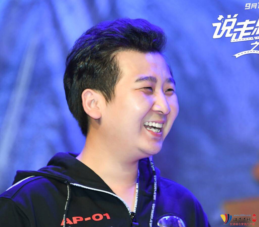 出生后没有生命迹象，6岁出道3次登上春晚，正月初一被迫相亲