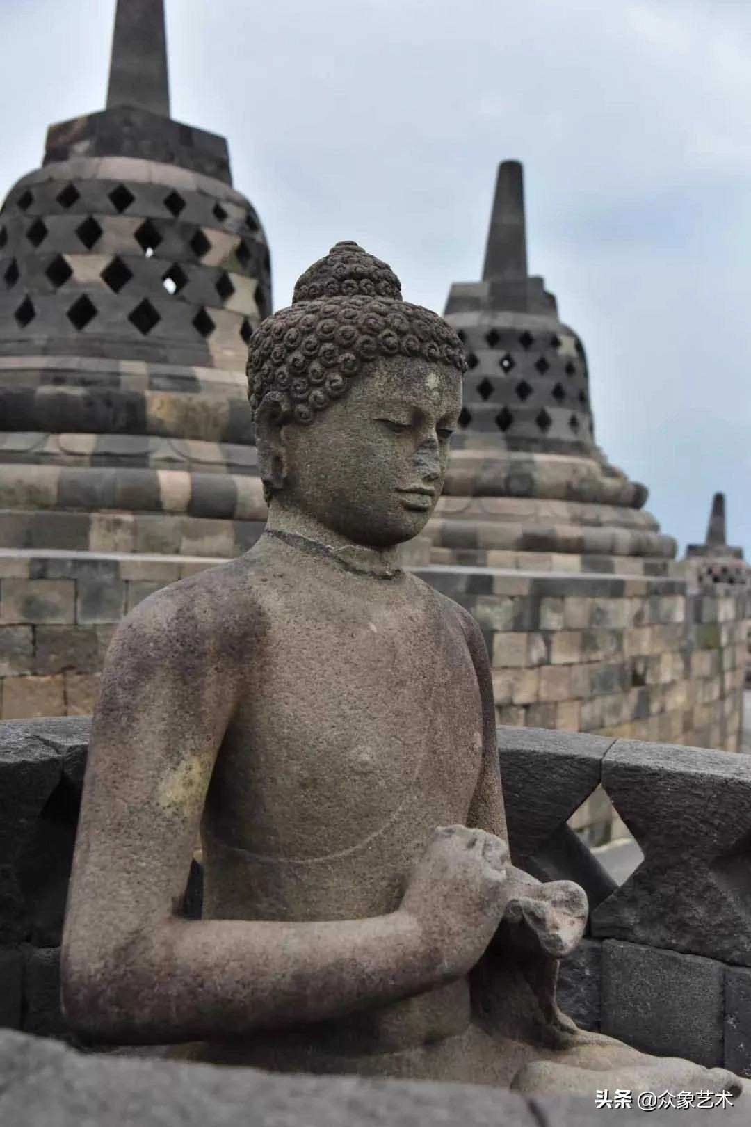 世界最大的佛寺在哪里,婆罗浮屠塔附近寺庙