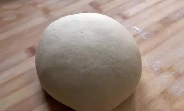 做手擀面和面放鸡蛋吗,做手擀面和面时放碱好吗