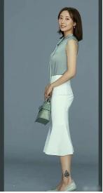 纹身从黑色变成青色了,纹身变成蜈蚣