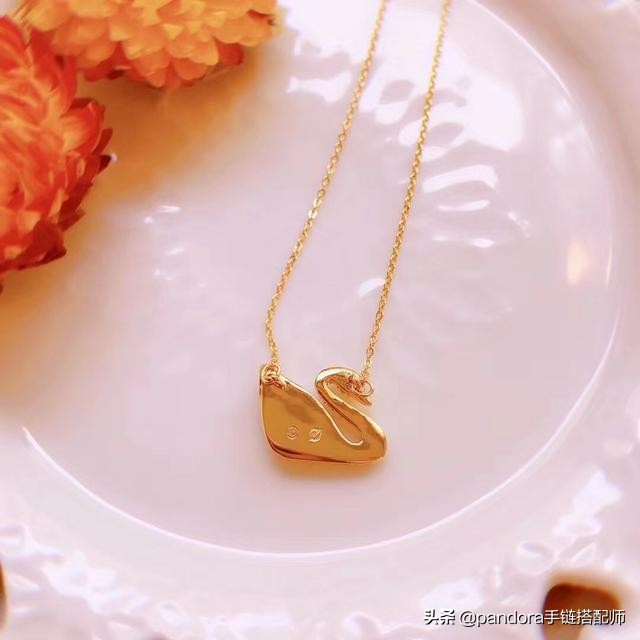 施华洛世奇黑天鹅和银天鹅哪个贵,施华洛世奇黑天鹅项链推荐视频