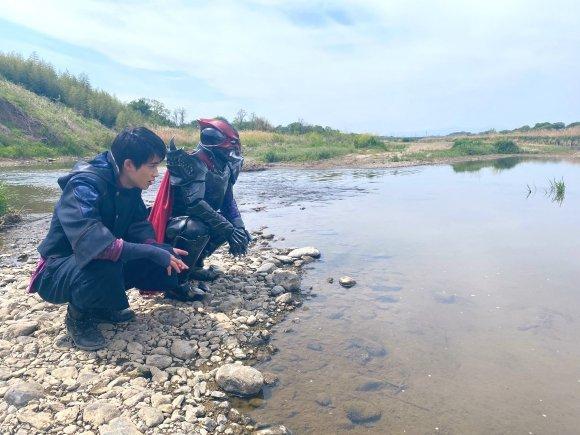 假面骑士圣刃成年露娜演员,假面骑士圣刃露娜为什么会长大
