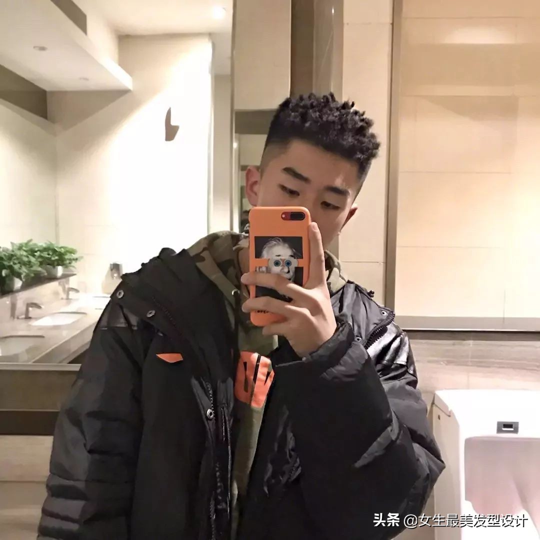 黑皮肤适合的发色卷发,黑皮肤适合烫什么发型好