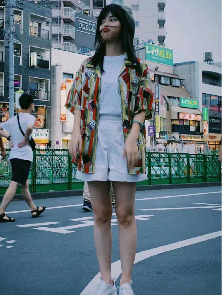 夏季最in度假风穿搭简单又时髦,夏威夷风穿搭